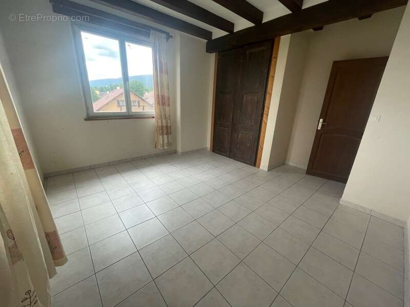 Appartement à SERGY