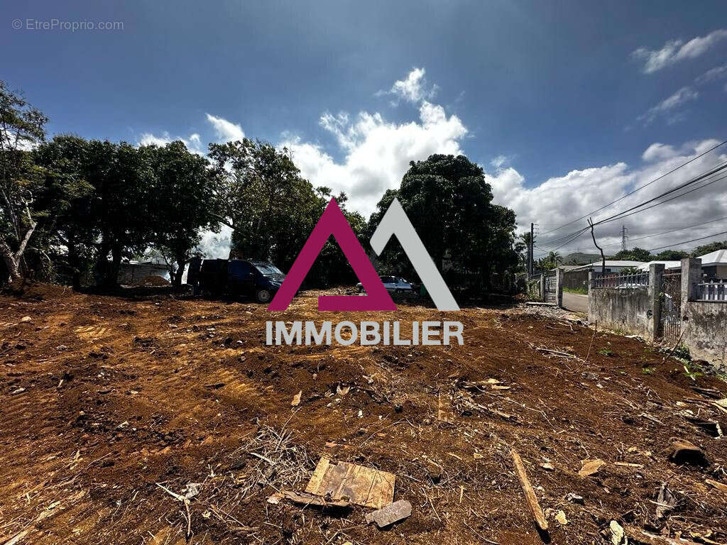 Terrain à SAINT-PIERRE