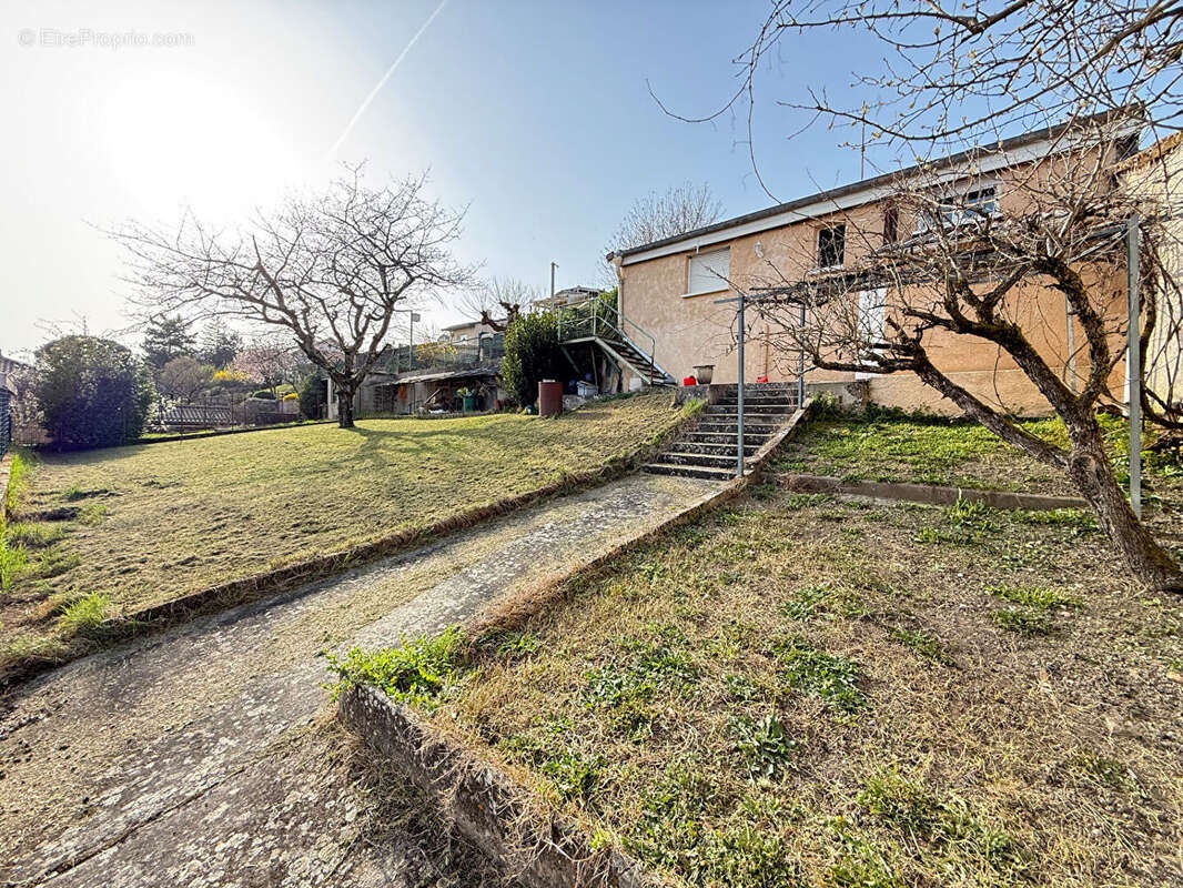 Maison à NEYRON