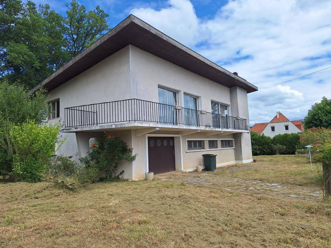 Maison à BUROS