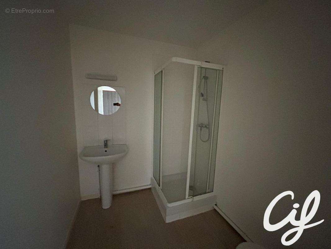 Appartement T1 Le Bourg Sous La Roche - 31.7 m2  79 000 Euros - photo 2