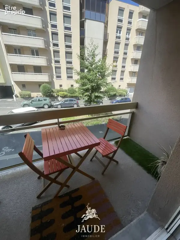 A VENDRE proche centre ville bureaux de 142 m2 + 2 garages fermés - photo 2