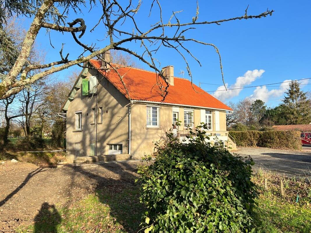 Maison à BEAULIEU-SOUS-LA-ROCHE