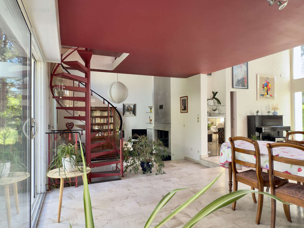 Maison à BOUGUENAIS