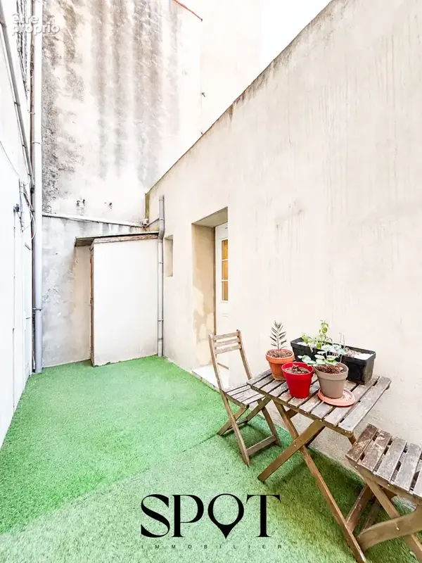 Marseille 5  Appartement avec mezzanine et cour - photo 2