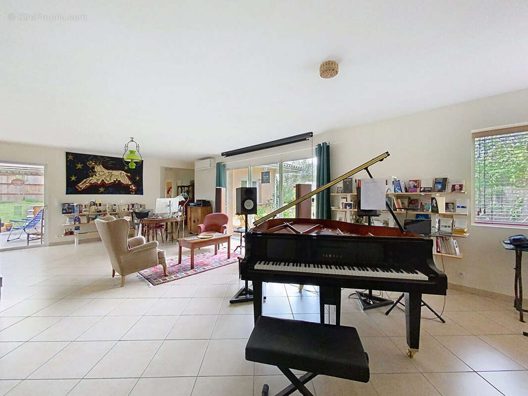 Maison à CAMBLANES-ET-MEYNAC