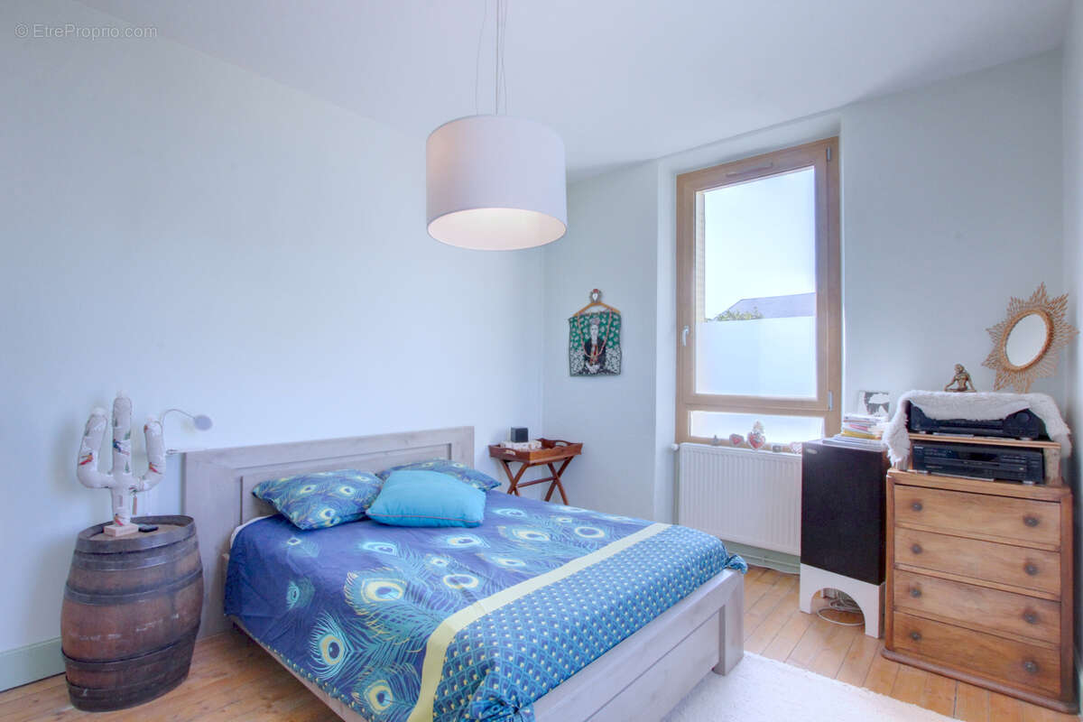 Grande maison familiale de 257 m2 avec dépendances   Saint-Germain-la-Chambotte - photo 9