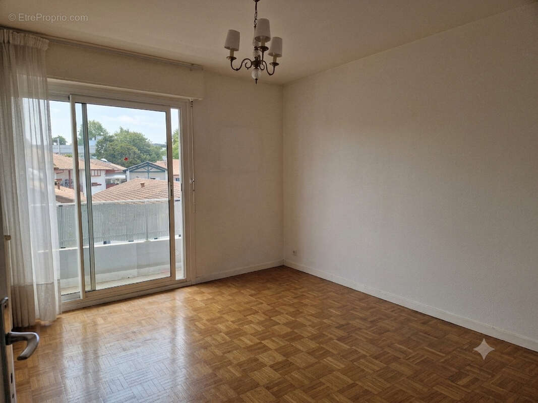 Appartement 2 pièces - 49 m2 - Dernier étage - Centre ville - photo 3