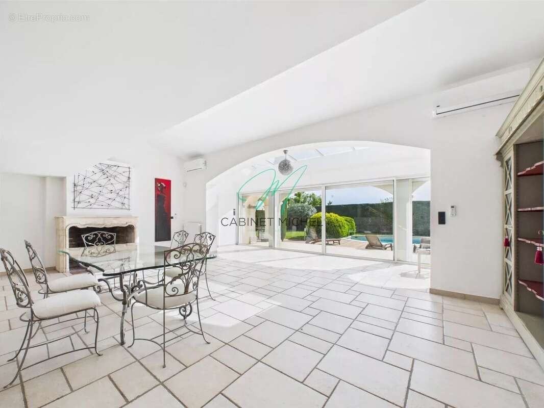 Maison à ROQUEFORT-LES-PINS