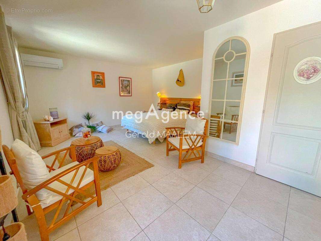 Villa de 204m² avec piscine à Roquebrune-sur-Argens - photo 17