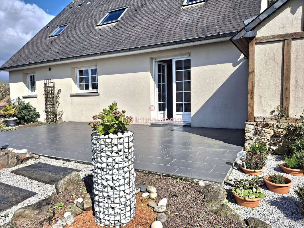 Maison à SAINT-SENIER-SOUS-AVRANCHES