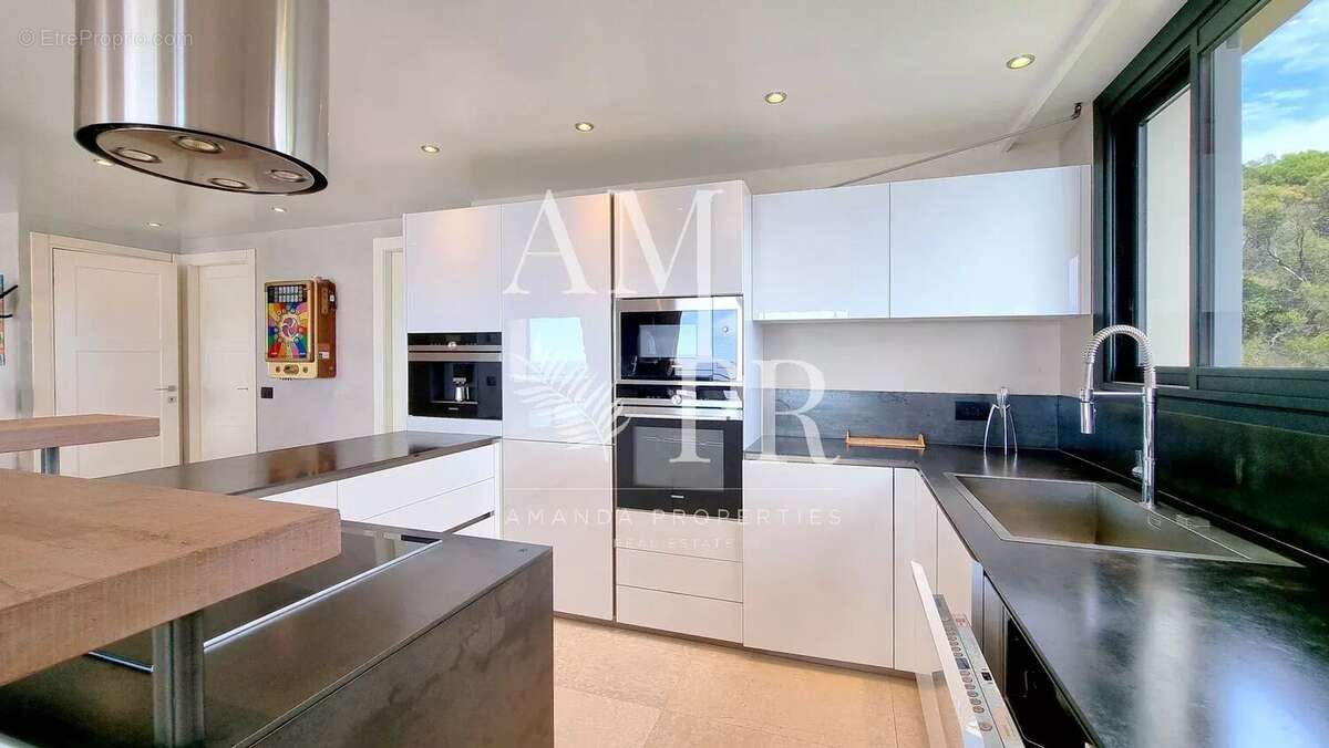 Luxueux appartement 3 pièces - Vue panoramique sur la mer - chambre de service - photo 11