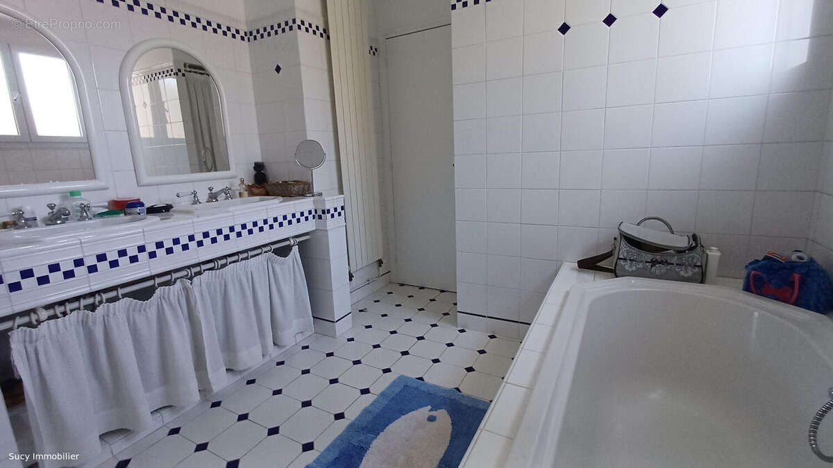 Maison à PONTAULT-COMBAULT