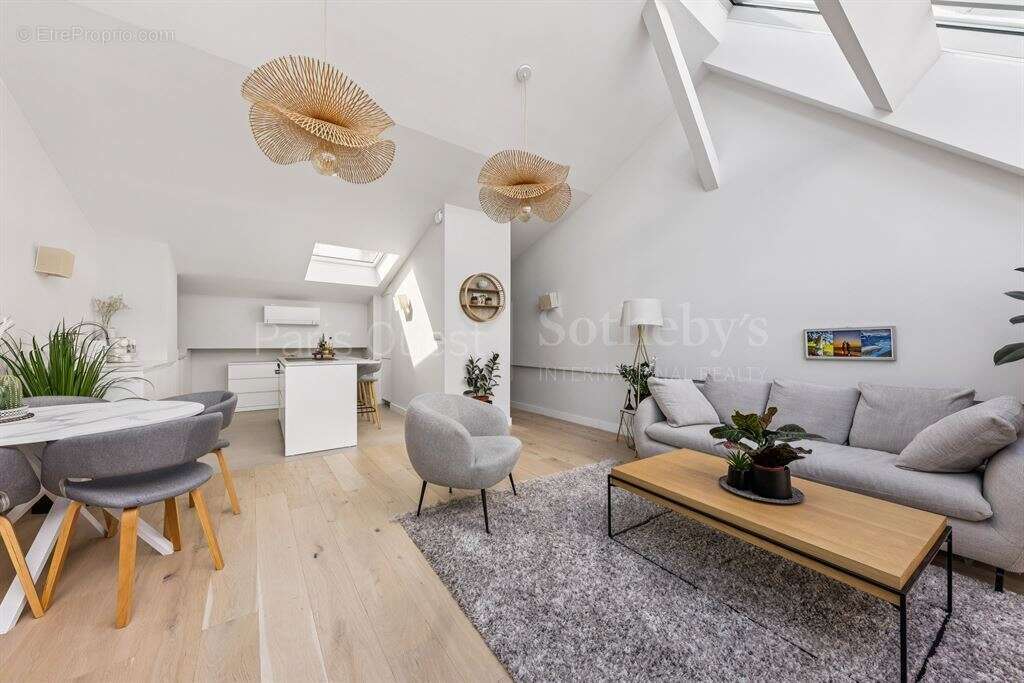 Appartement à PARIS-16E