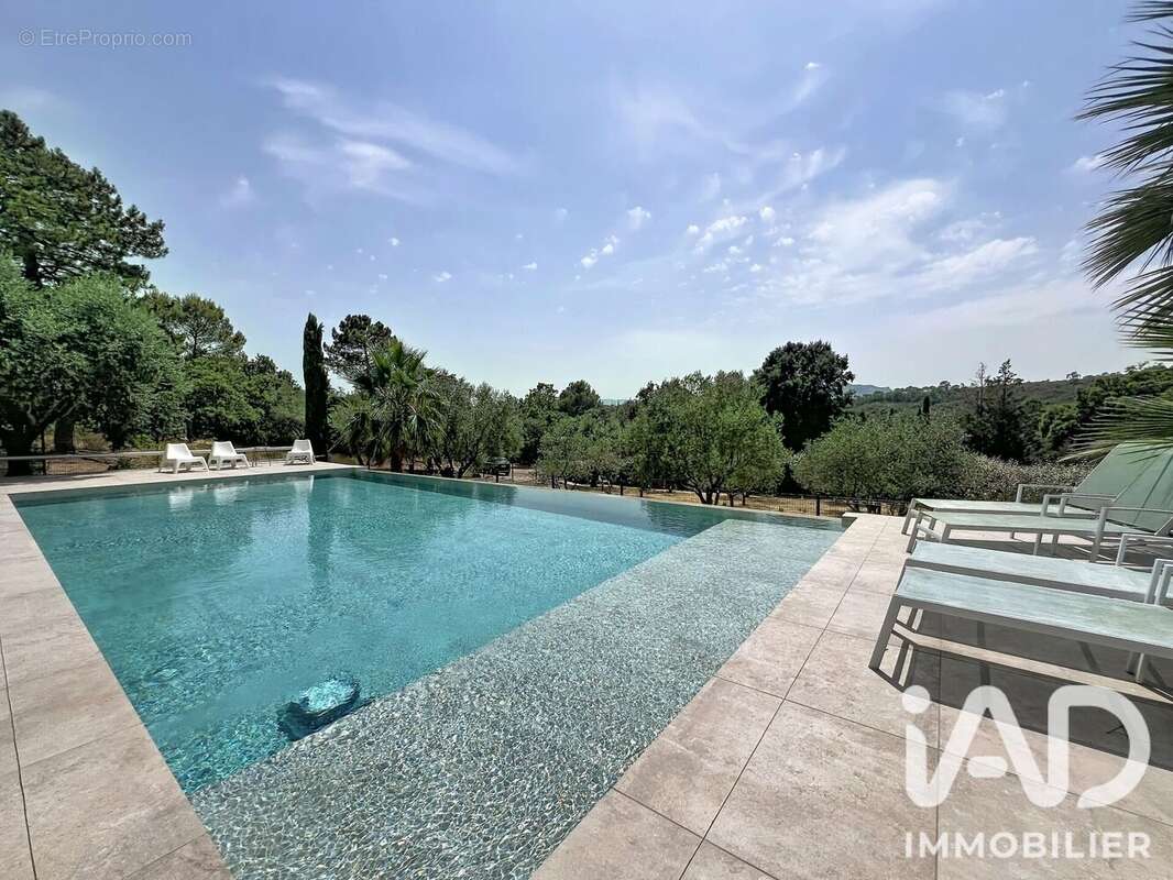 Maison 400 m² à Roquebrune-Sur-Argens  - photo 5