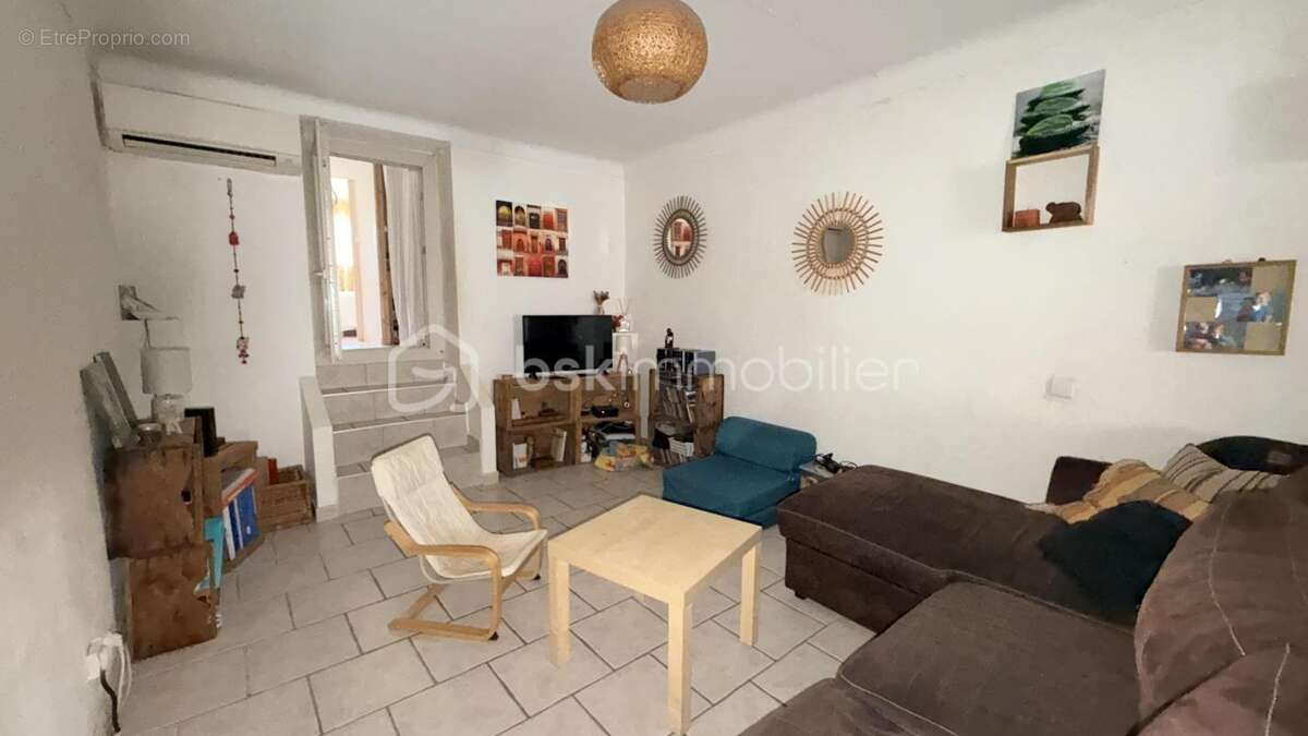 Maison à PEZILLA-LA-RIVIERE