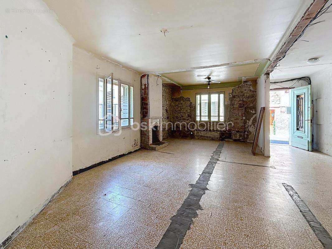 Maison à PEZILLA-LA-RIVIERE