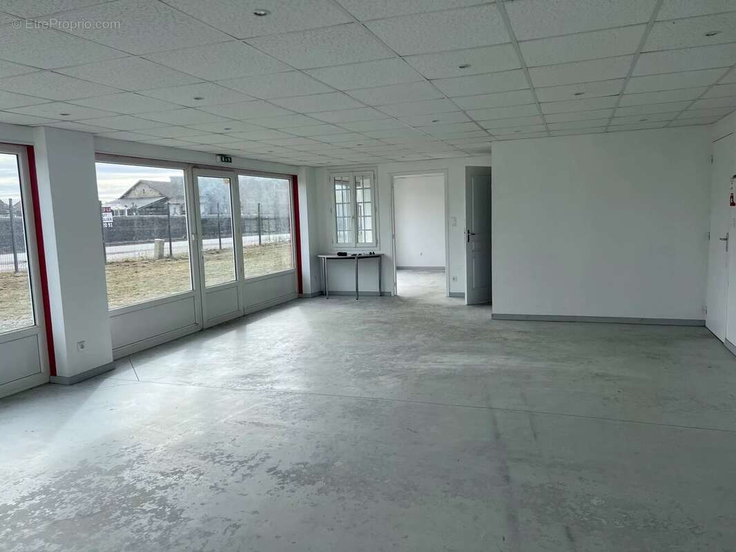 Commerce à BUSSIERE-GALANT