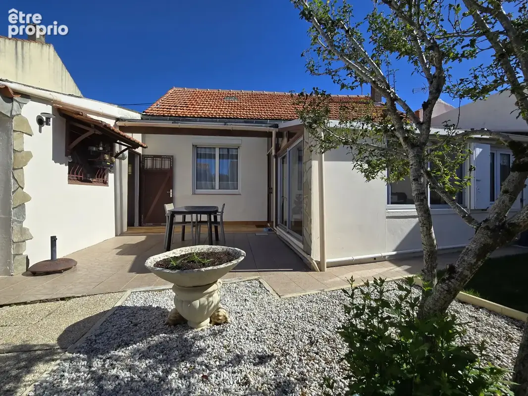 Rochefort proche commerces et lycee - maison f3 - jardin - garage - photo 2