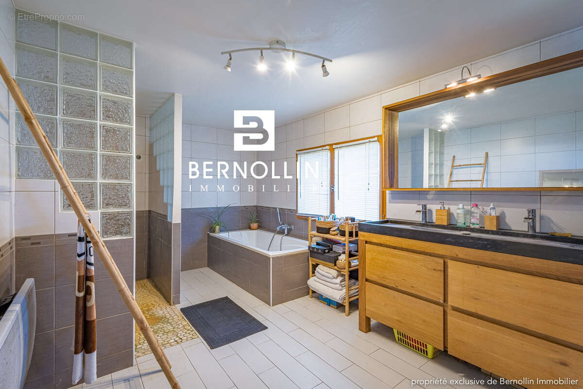 Maison à SAINT-JEAN-SUR-REYSSOUZE