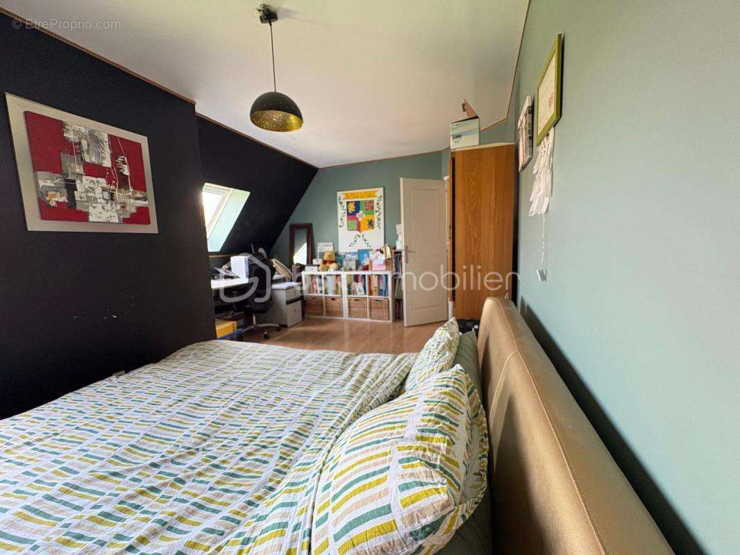 Opportunité rare sur Fretin ! maison individuelle 4 chambres + 2 salles de bains + jardin + double garage - photo 5