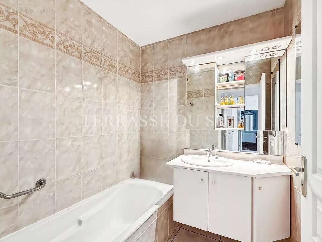 Vente Appartement 4 Pièces, 95 m2 avec 390 m2 de Terrasse et Jardin, Garage - Quartier La Plage - Marseille 8 - photo 13