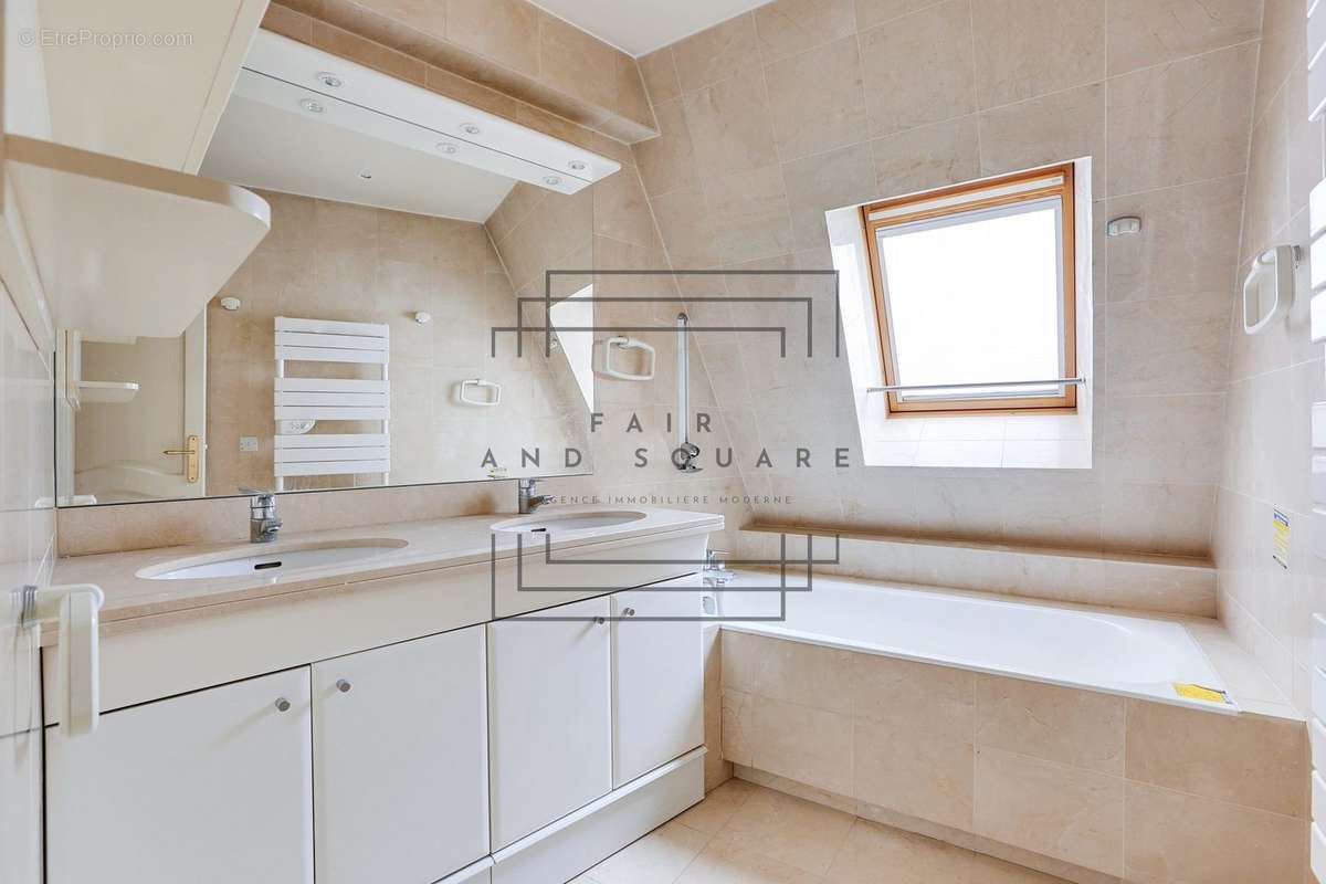 Appartement à NEUILLY-SUR-SEINE