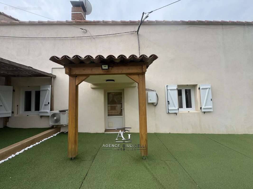 Maison à CUTTOLI-CORTICCHIATO