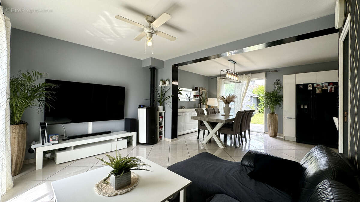 Maison à CHAUCONIN-NEUFMONTIERS