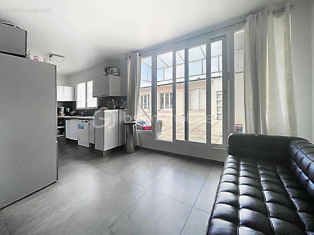 Grand 5 pièces avec terrasse, box et remise - photo 12