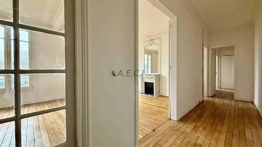 Appartement à COURBEVOIE