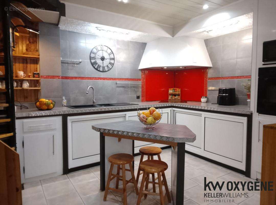 Maison à PEYRESTORTES