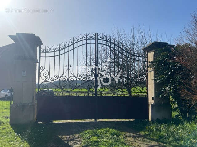 Maison à CONDE-SUR-HUISNE