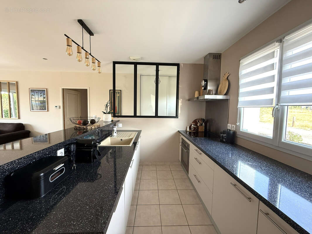 En exclusivité ! Maison T4 de plain pied avec garage et jardin ! - photo 4
