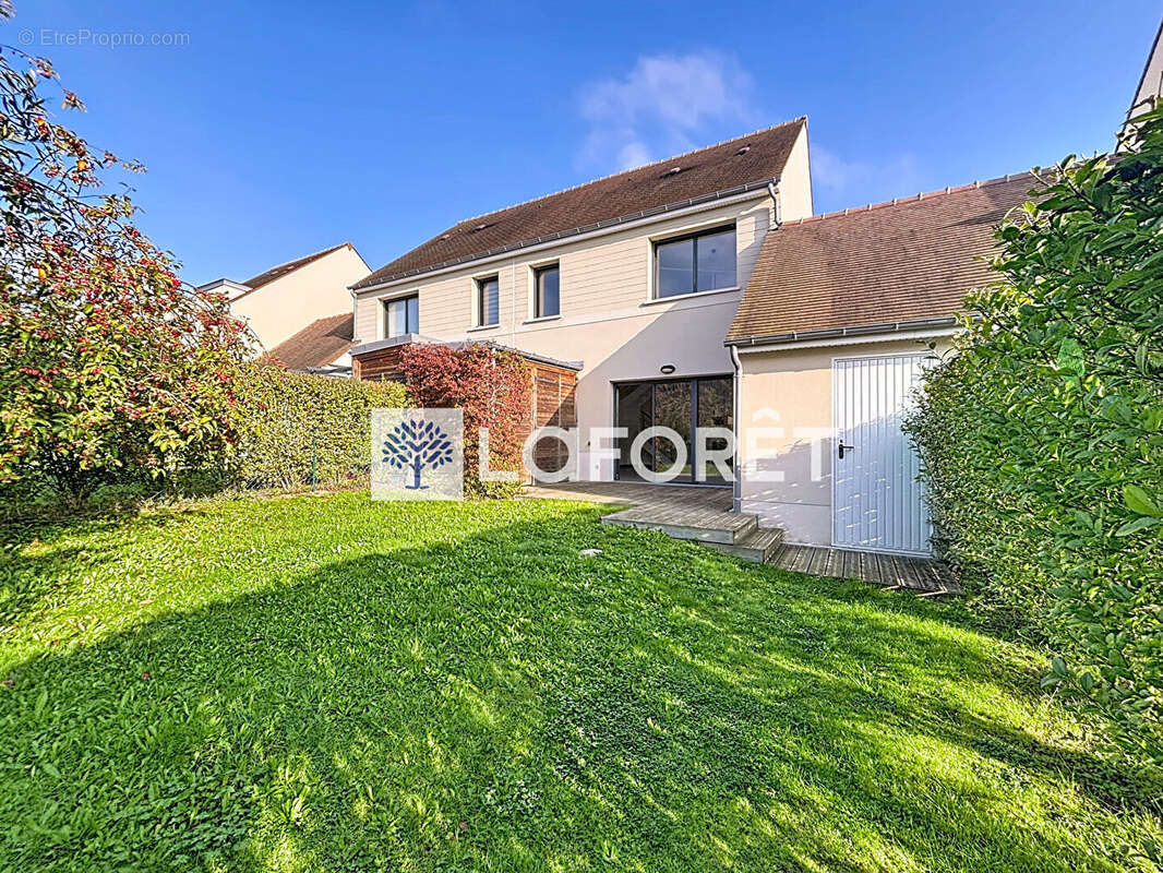 Maison à SAINT-NOM-LA-BRETECHE