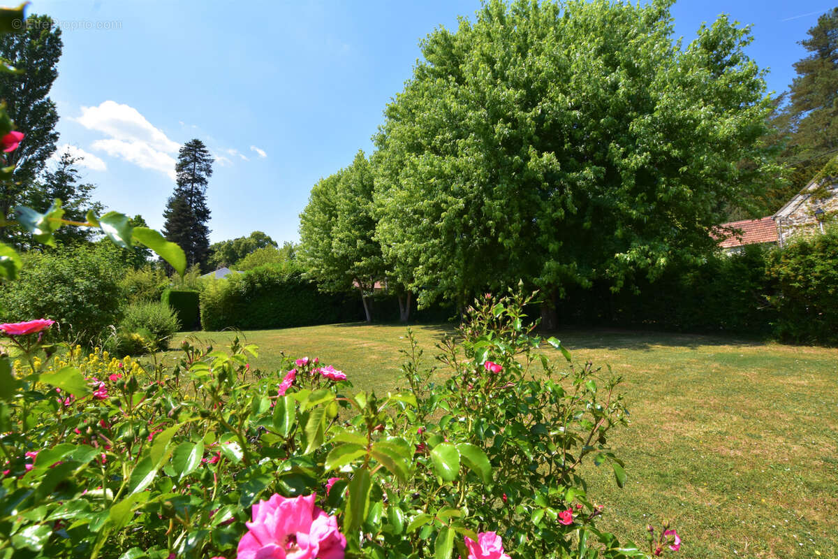 Maison à LES ESSARTS-LE-ROI