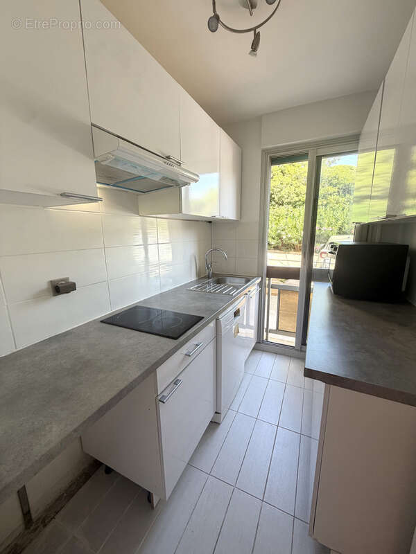 Appartement traversant 3 pièces avec vue mer proche centre-ville de sainte maxime - photo 5