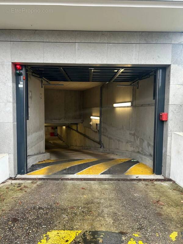 Parking à RUEIL-MALMAISON