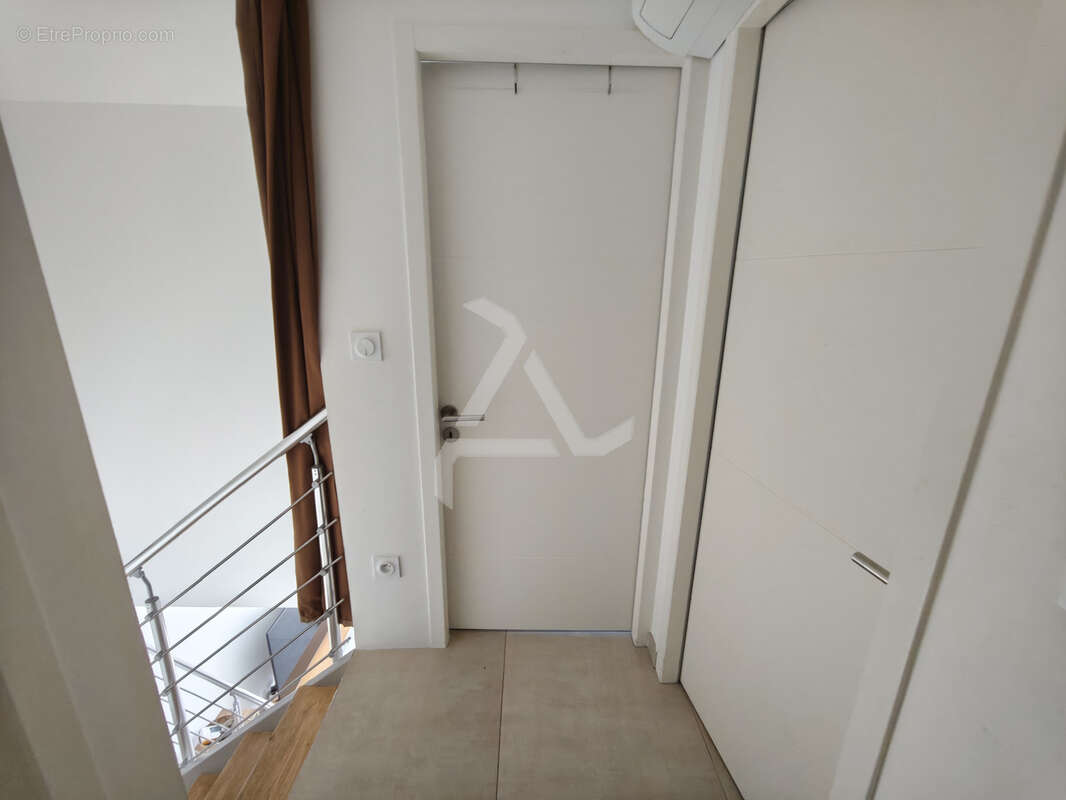 À proximité immédiate des plages et de l'aéroport de figari, maison récente avec 3 appartements - photo 9