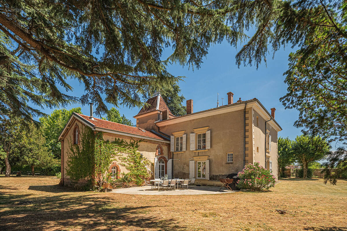 Maison à LAPEYROUSE-MORNAY