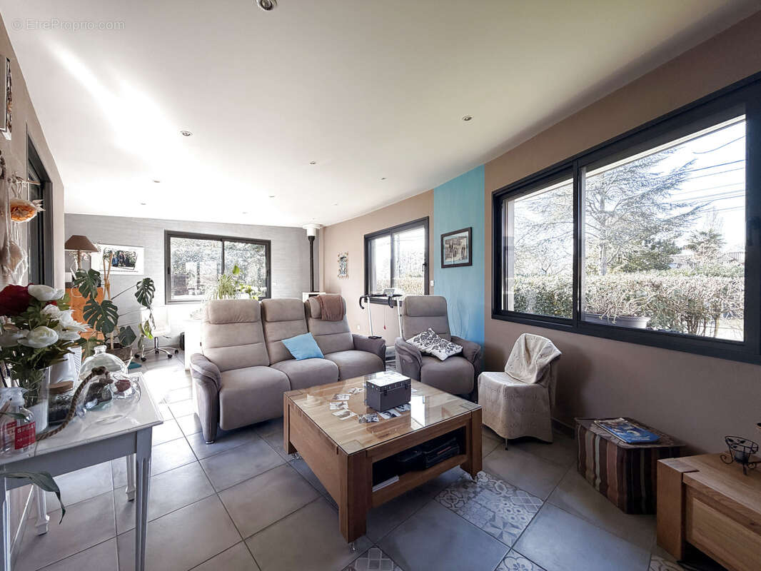 Maison à NEUVILLE-SUR-SARTHE