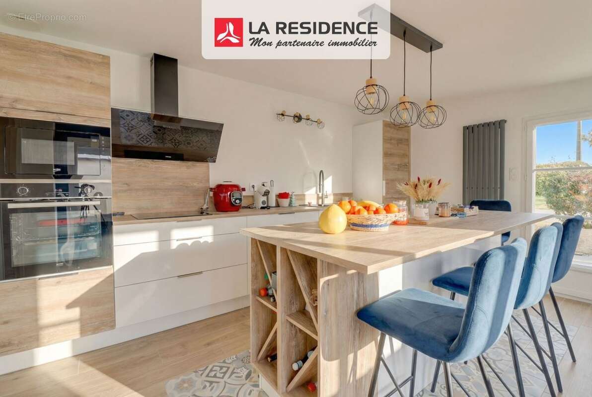 Maison à LA CHAUSSEE-SAINT-VICTOR