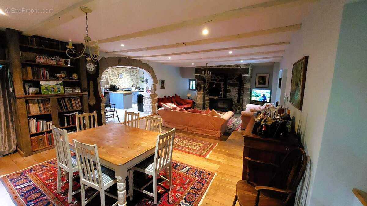 Lunac: Propriété de caractère avec trois habitations , piscine et vues panoramiques - photo 4