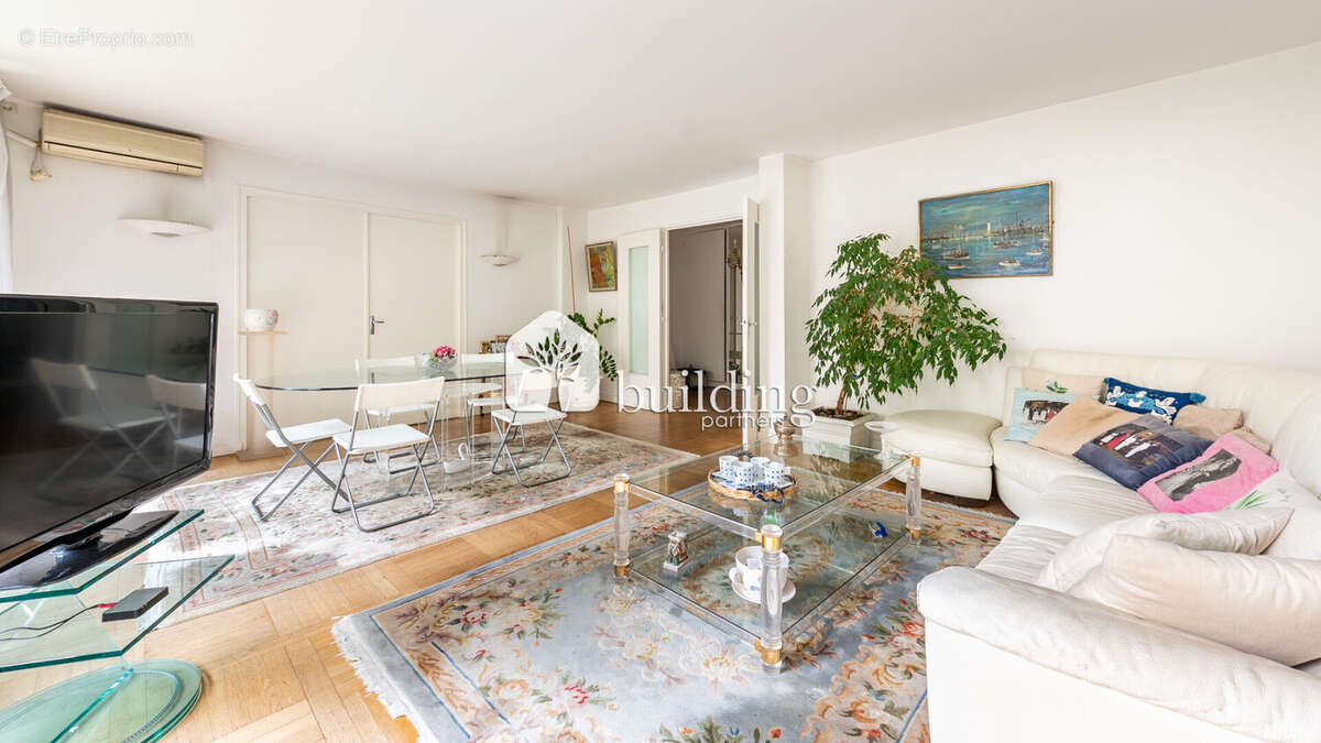 Appartement à PARIS-16E