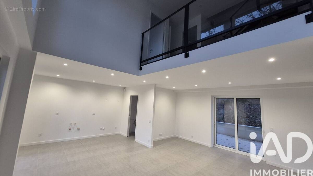 Photo 1 - Maison à BURES-SUR-YVETTE