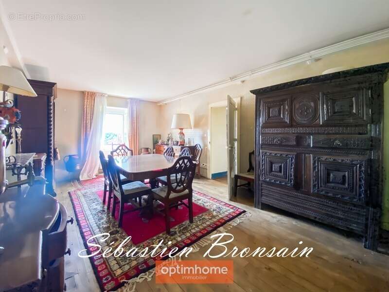 Maison à CHATEAU-CHALON