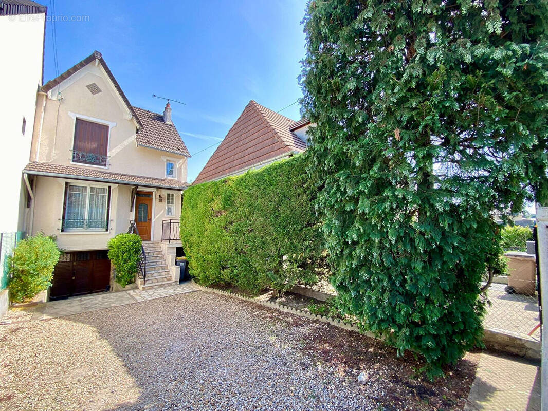 Maison à SARTROUVILLE