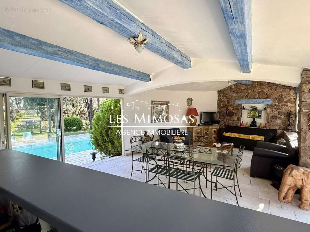 Maison à ROQUEBRUNE-SUR-ARGENS