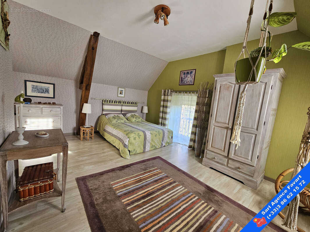 Maison à LA CELLE-SAINT-CYR