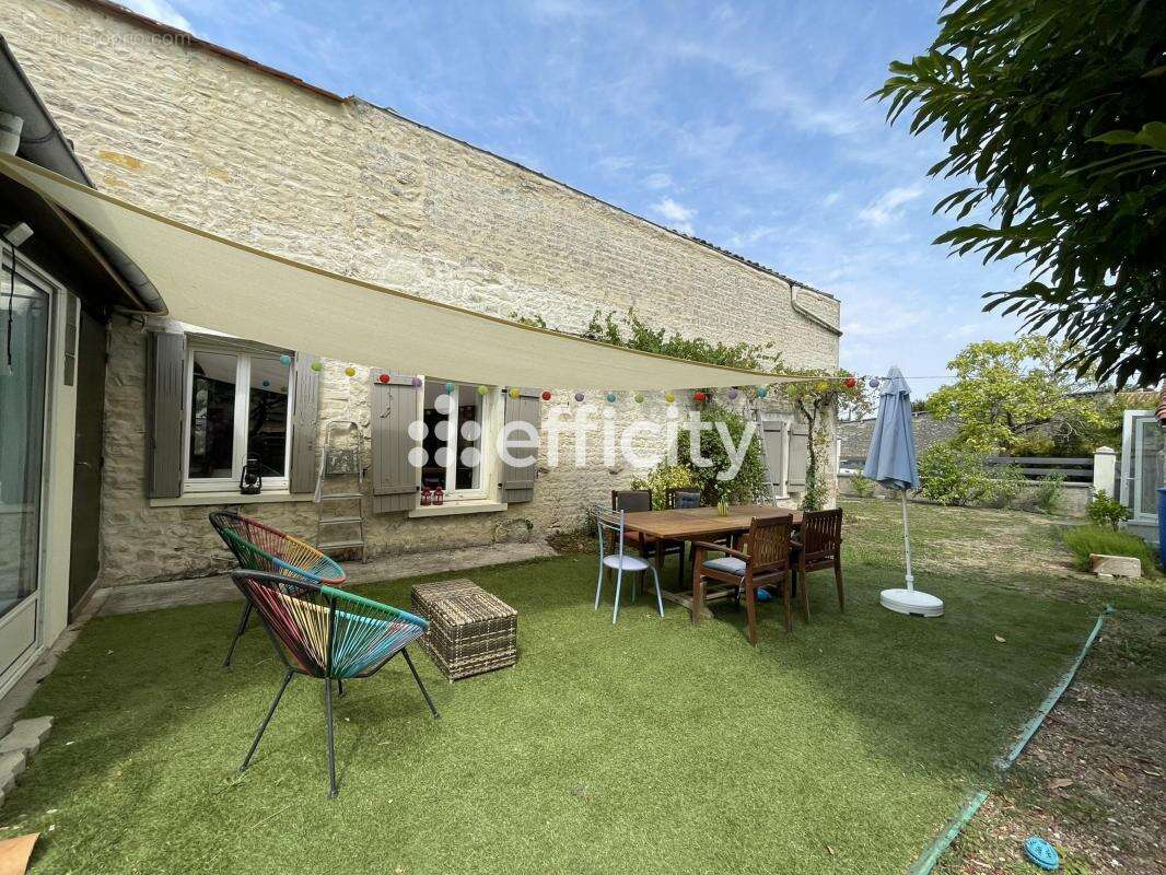 Maison 110 m² à Amberac  - photo 2